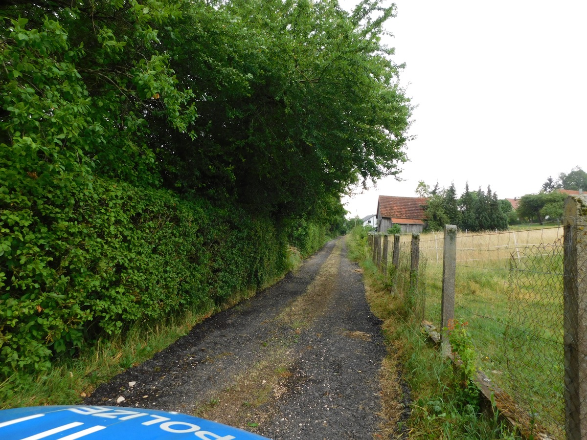 POL-UL: (HDH) Gerstetten - Schotterweg unerlaubt geteert / Unbekannte teerten illegalerweise einen Feldweg in Gerstetten.