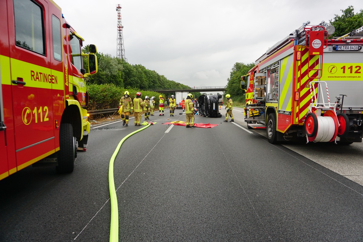 FW Ratingen: Zwei Verkehrsunfälle auf der Bundesautobahn drei unmittelbar hintereinander