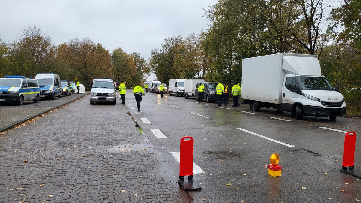 POL-CUX: Großkontrolle von Kleintransportern auf der BAB27 - Diverse Verstöße festgestellt.