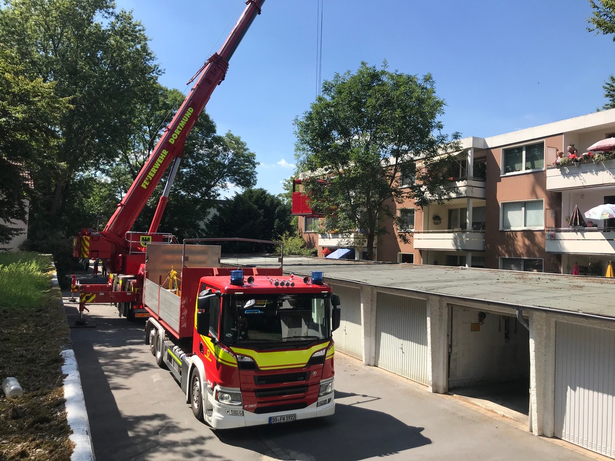 FW-DO: 23.07.2020 - TECHNISCHE HILFELEISTUNG IN BRACKEL Personenrettung mit Kran