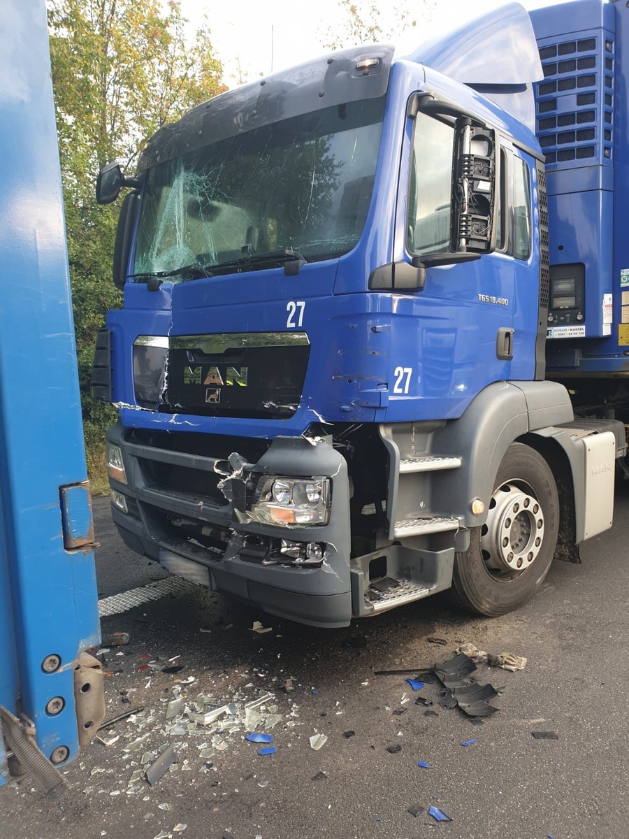 POL-KS: Lkw-Auffahrunfall sorgte auf A 7 für Behinderungen im Berufsverkehr