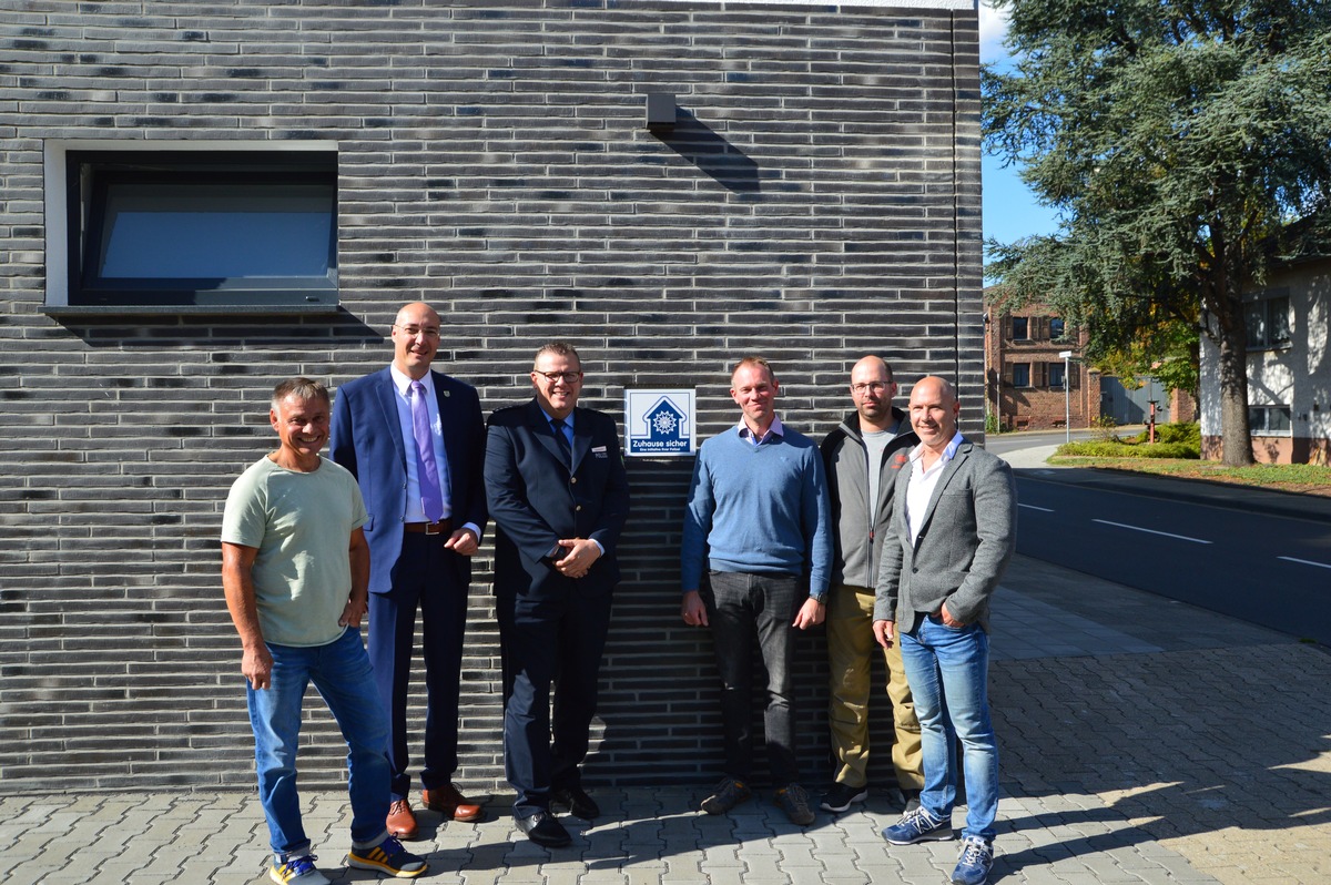 POL-DN: Netzwerk &quot;Zuhause sicher&quot; - Plakettenverleihung in Frauwüllesheim