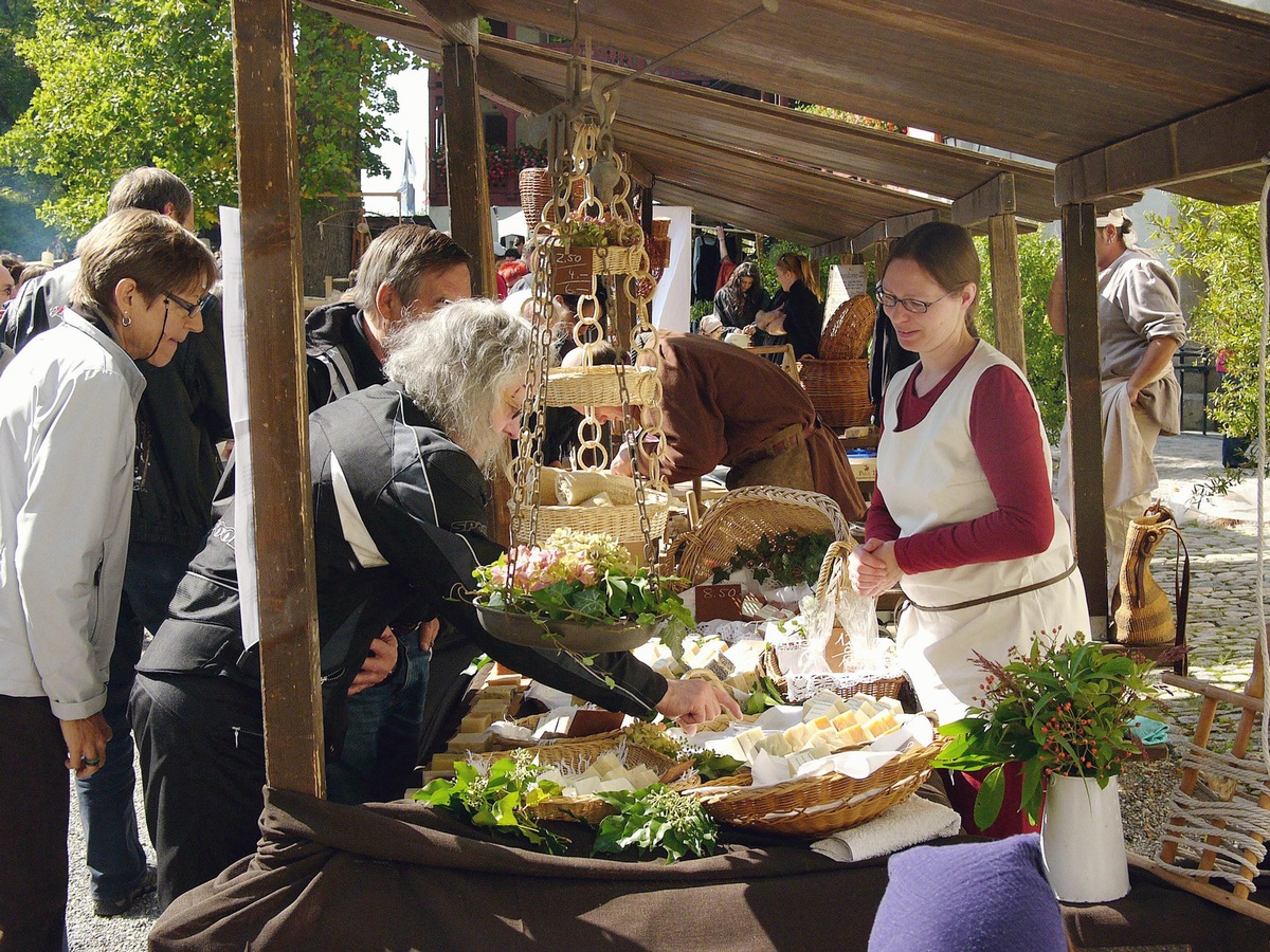 Feine Klosterspezialitäten, mittelalterliches Handwerk und spannende Klostergeschichte(n) / Ein Klostermarkt für alle Sinne rund um das Kloster Königsfelden