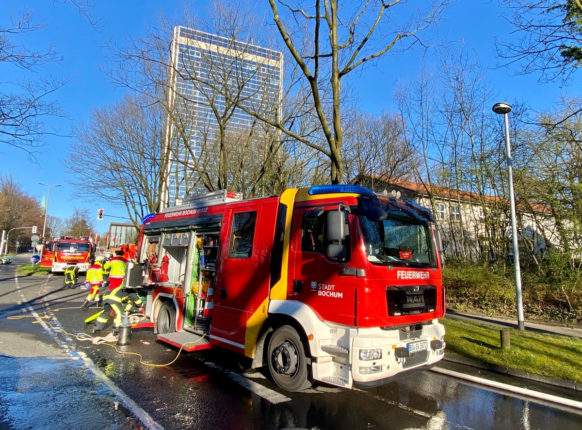 FW-BO: Brand in der Flüchtlingsunterkunft an der Wohlfahrtstraße - Eine Person lebensgefährlich verletzt