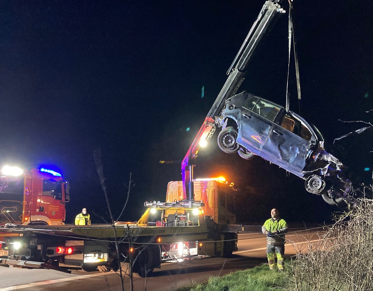 POL-ROW: Hansalinie A1: Unfall mit drei Schwerverletzten - Polizei bittet um Hinweise