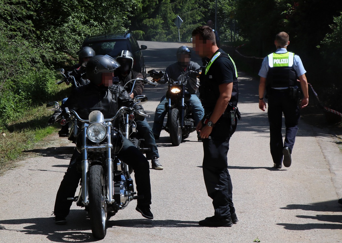 POL-EU: Kontrollaktion: Kradfahrer war 103 km/h zu schnell - 344 Verkehrssündern drohen Strafen