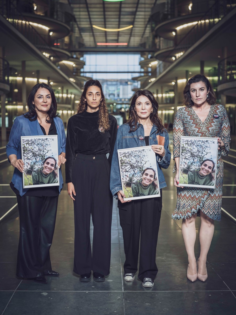 Schauspielerin Iris Berben, CSU-Politikerin Dorothee Bär und Menschenrechtlerin Düzen Tekkal übernehmen Patenschaft für deutsche Hamas-Geisel Yarden Romann (36)