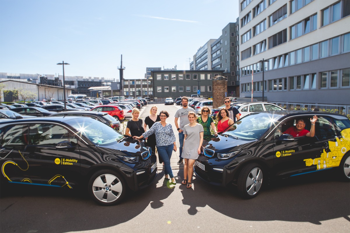 Yello steigt erfolgreich in E-Mobility-Markt ein: 300. Yello BMW i3 an Kunden übergeben (FOTO)