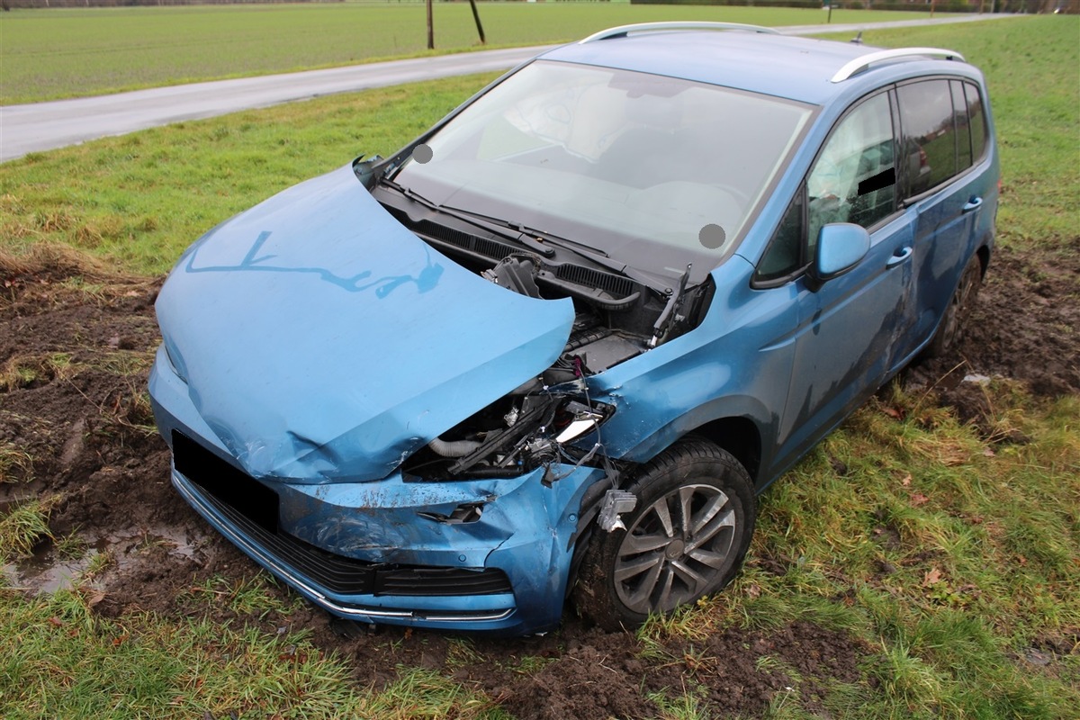 POL-MI: Zusammenstoß im Kreuzungsbereich - Drei Verletzte nach Unfall