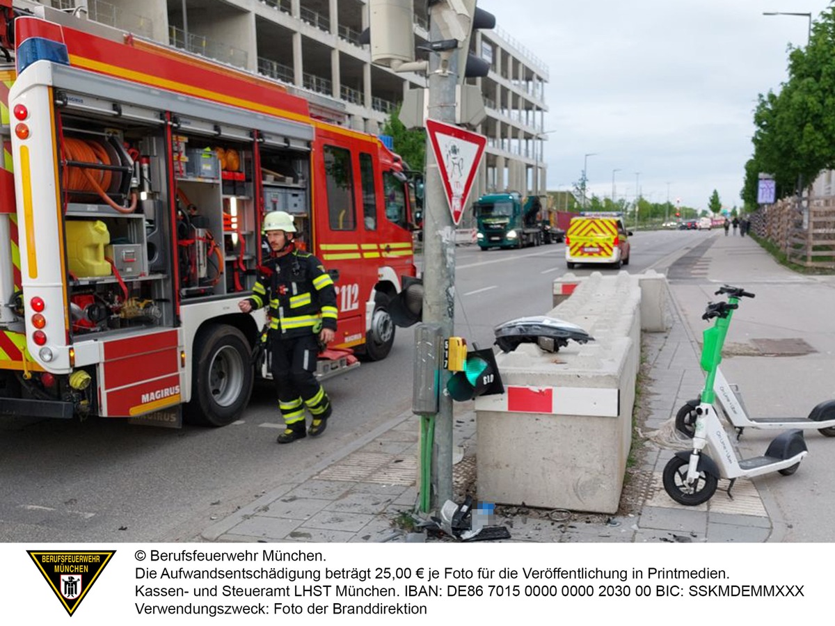 FW-M: Schwerverletzter durch Verkehrsunfall (Pasing)