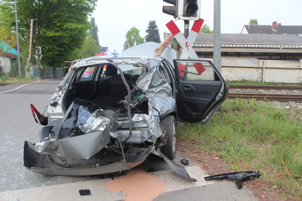 BPOLF Bodenloser Leichtsinn Unfall am Bahnübergang in