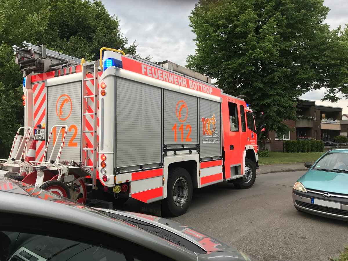 FW-BOT: Brandrauch in Kellerwohnung