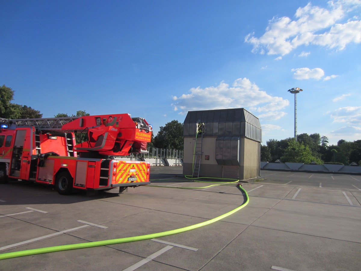 FW-MH: Brand im Einkaufzentrum