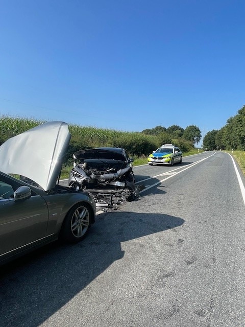 POL-CUX: Verkehrsunfall in Bad Bederkesa - zwei Personen leicht verletzt - PKW mit Totalschaden (Lichtbild in der Anlage)