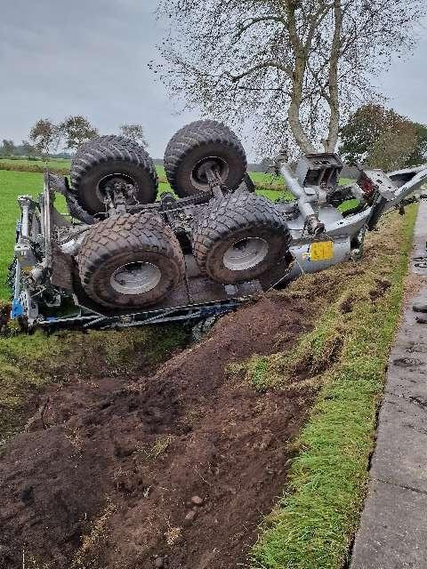 POL-CUX: Landkreis Cuxhaven; Geestland / OT Krempel -Güllefass landet im Graben-