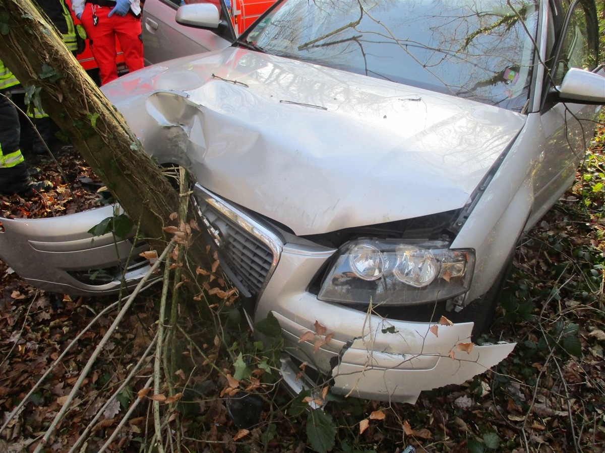 POL-RBK: Bergisch Gladbach - Baum stoppt Autofahrerin