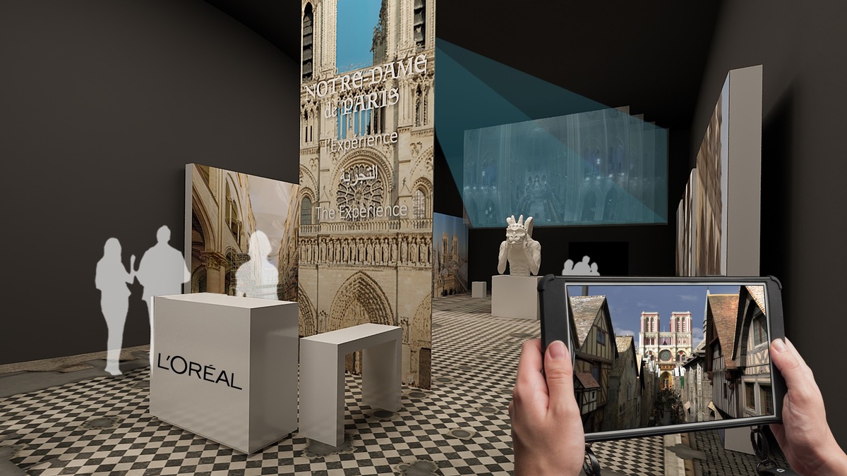 L&#039;ORÉAL UND HISTOVERY STELLEN NOTRE-DAME DE PARIS IM FRANKREICH-PAVILLON  AUF DER WELTAUSSTELLUNG IN DUBAI 2021 INS RAMPENLICHT