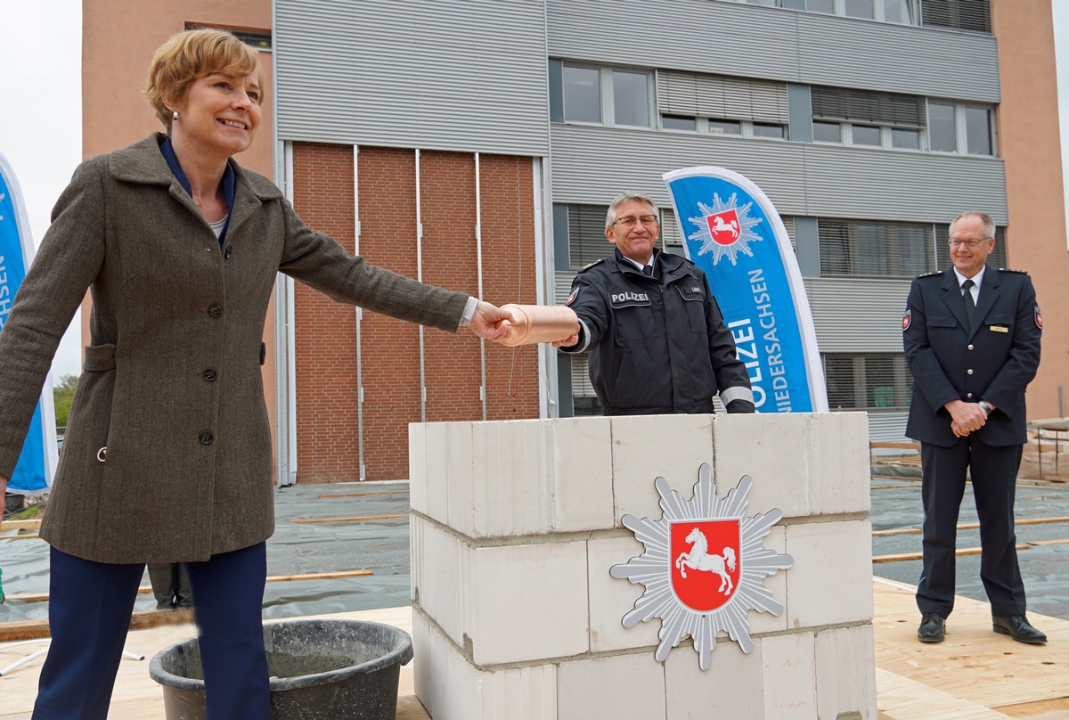 POL-GOE: Grundsteinlegung: Polizeidienstgebäude in der Robert-Bosch-Breite wird ausgebaut