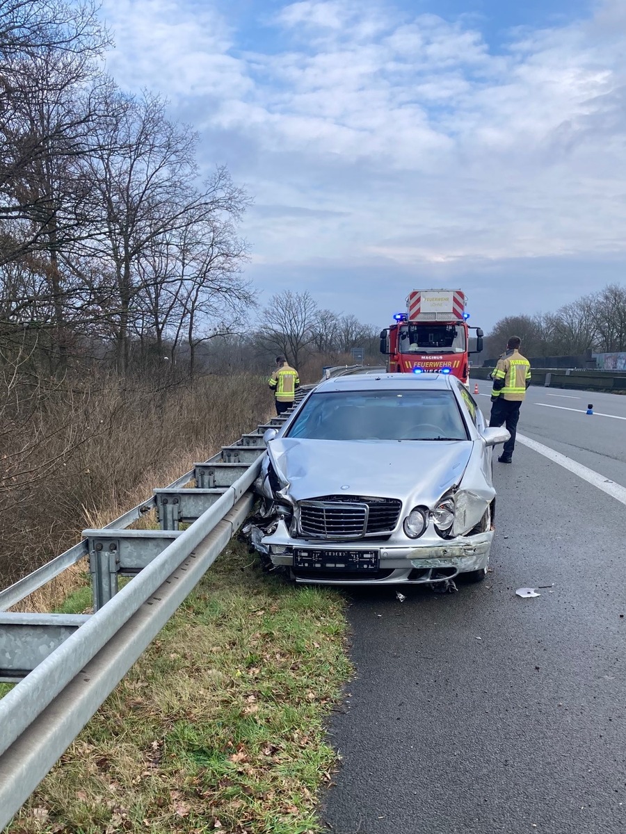 POL-BI: Unfall nach Fahrstreifenwechsel - Unfallfahrer gesucht