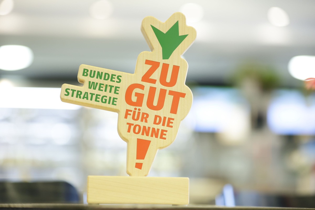 Kampf gegen Lebensmittelverluste: Danone Online Clearance Sales Shop gewinnt &quot;Zu gut für die Tonne&quot; Auszeichnung der Bundesregierung