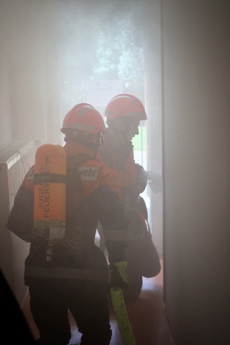 FW Ratingen: 24 Stunden lang Feuerwehrluft schnuppern: Fünf Einsätze für die Jugendfeuerwehr Ratingen