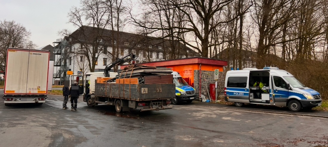 POL-GI: Gießen/A485/B457: Schwerlastkontrollen - Bußgeld trotz tierisch guter Ausrede