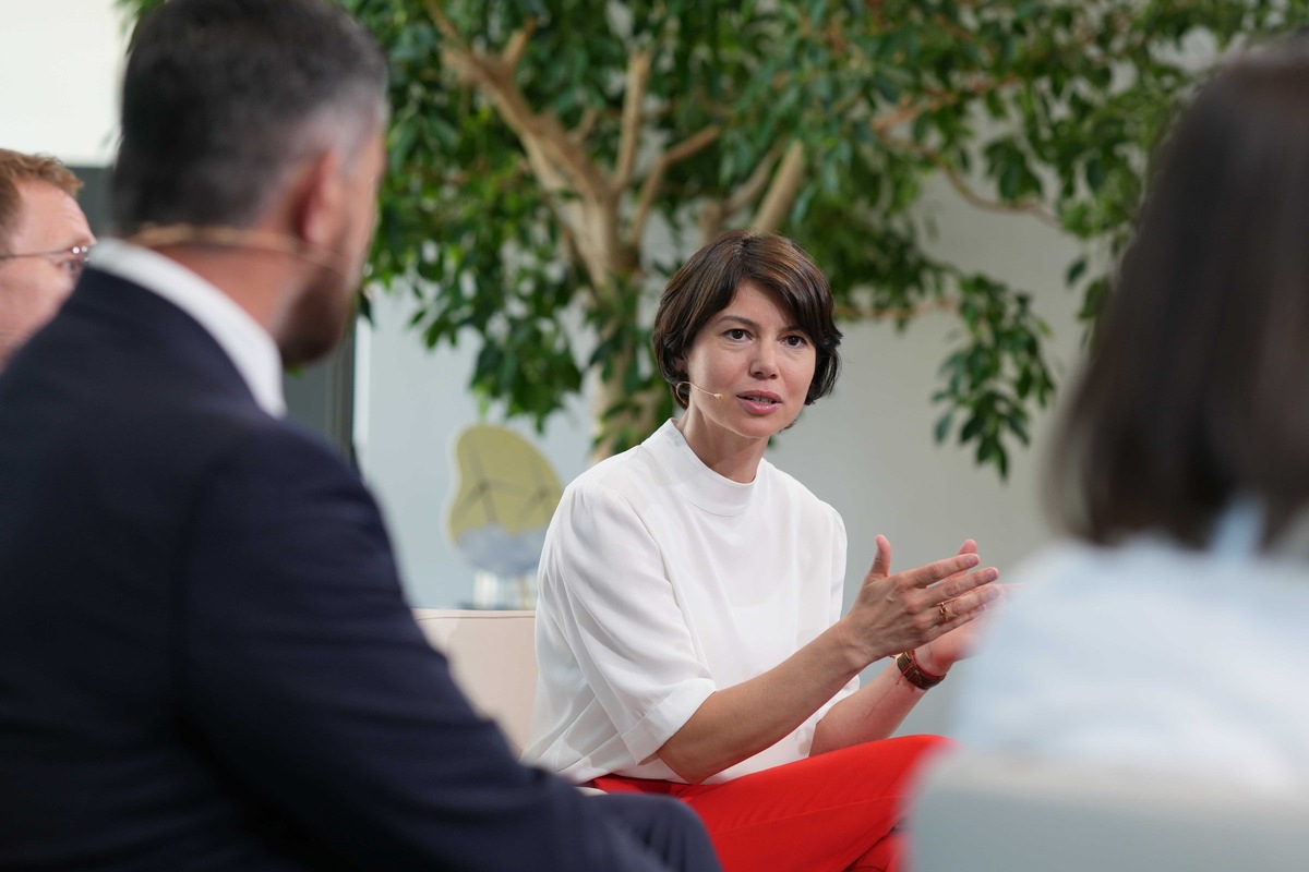 &quot;Wir brauchen Vorbilder für klimagerechte Zukunft&quot;: GLS Bank Vorstandssprecherin Aysel Osmanoglu bedauert Verfehlen der deutschen Klimaziele