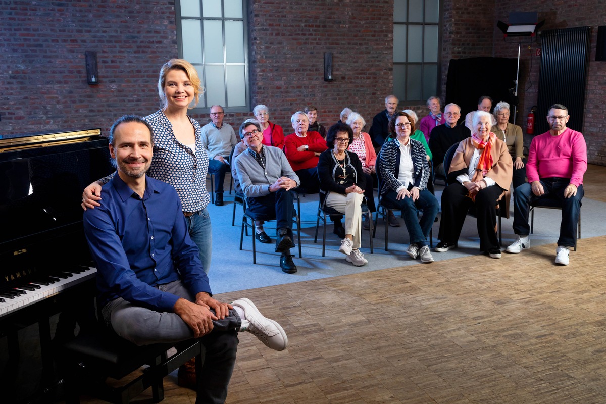 Im ZDF: &quot;Unvergesslich - Unser Chor für Menschen mit Demenz&quot; / Annette Frier präsentiert Factual-Format