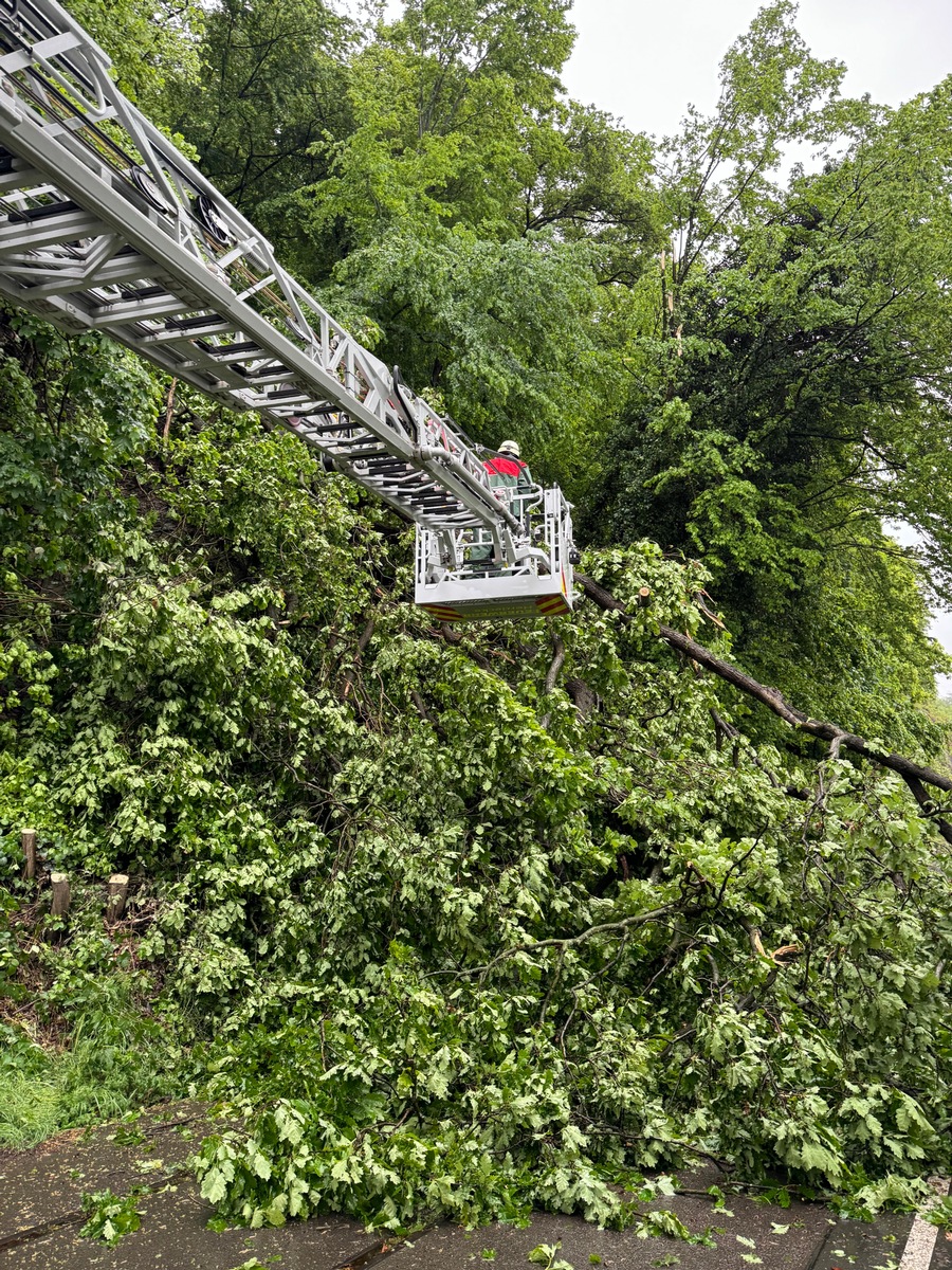 FW-EN: Feuerwehr Herdecke am Freitagmorgen rund 4,5 h im Einsatz