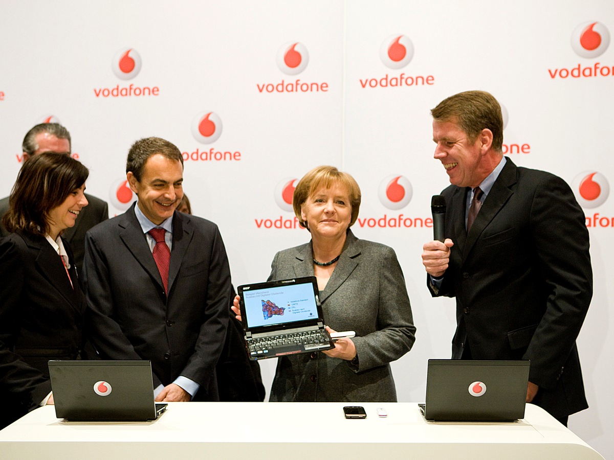 CeBIT 2010: Bundeskanzlerin Angela Merkel zu Besuch bei Vodafone