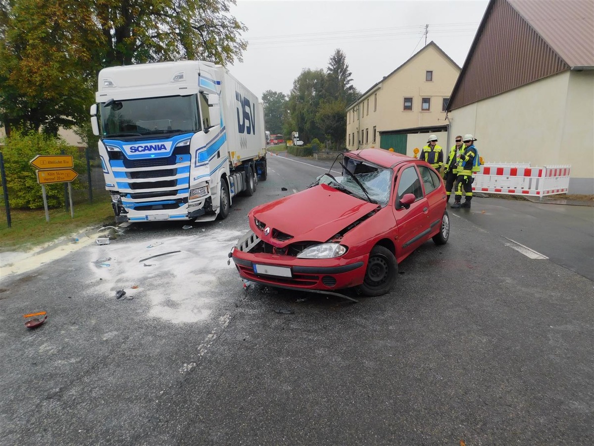 POL-PDNR: Verkehrsunfall mit schwerverletzter Pkw-Fahrerin