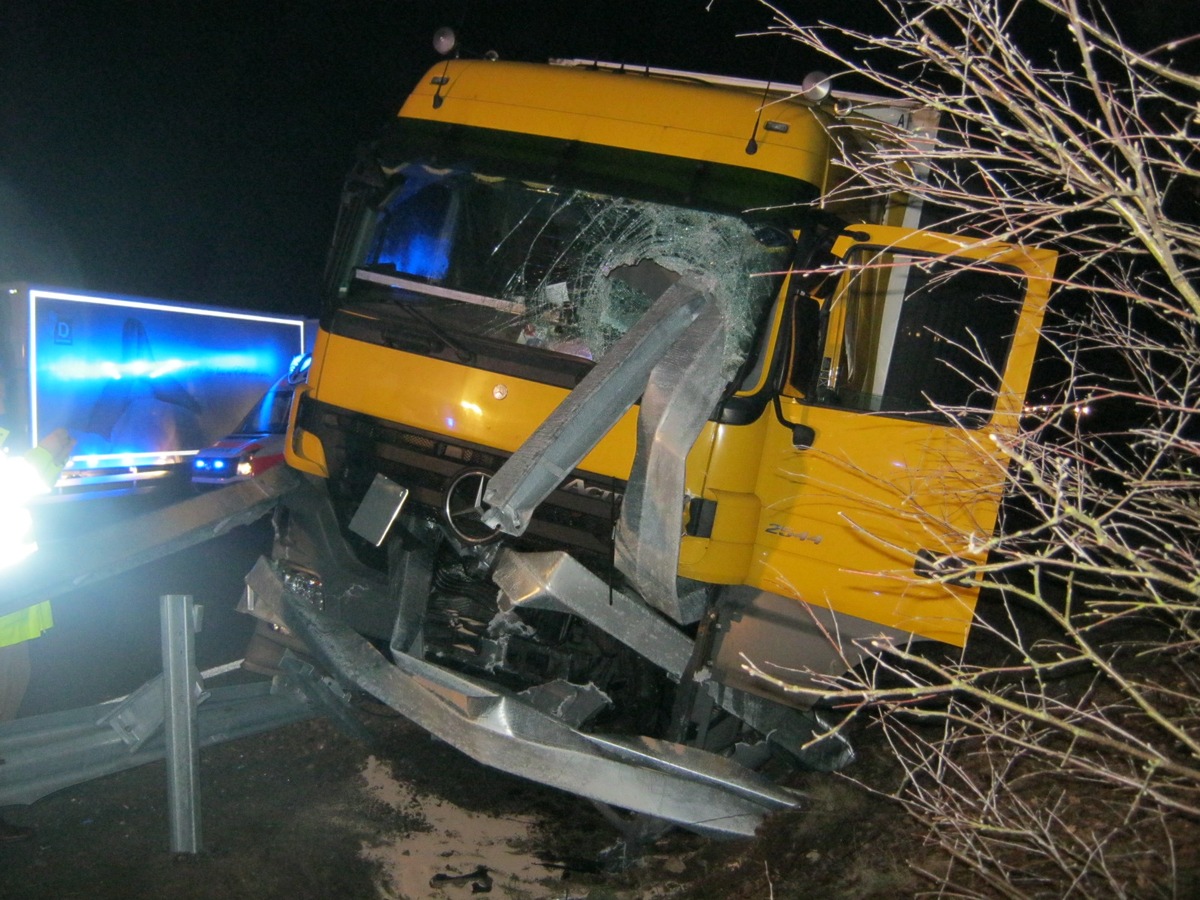 POL-WL: A7 - Verkehrsunfall im Horster Dreieck mit schwer verletzter Person