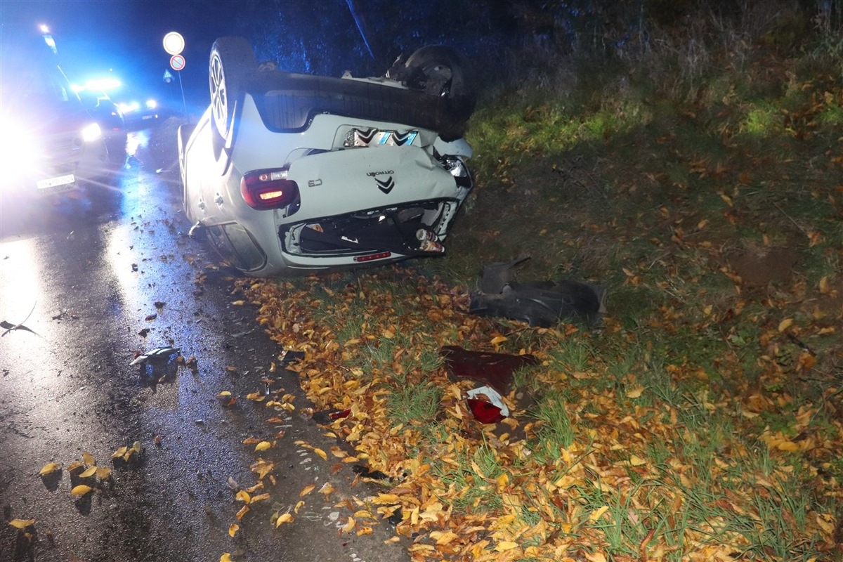 POL-HX: Geparktes Auto landet auf dem Dach / Nachtrag zu: Verkehrsunfall mit leicht Verletztem