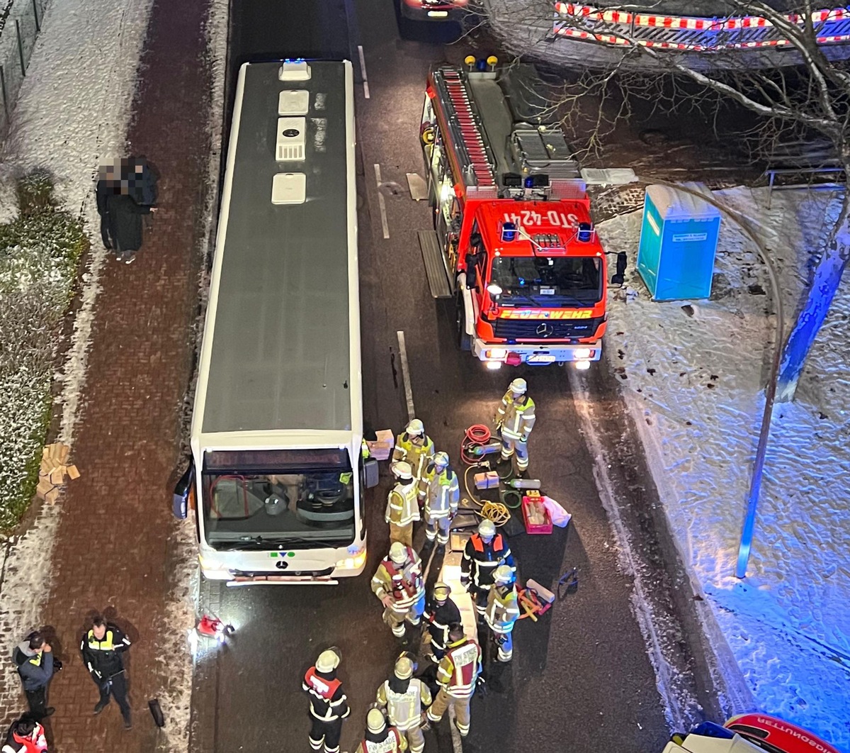 POL-STD: Bisher unbekannter Fußgänger in Stade unter Linienbus gekommen und tödlich verletzt worden