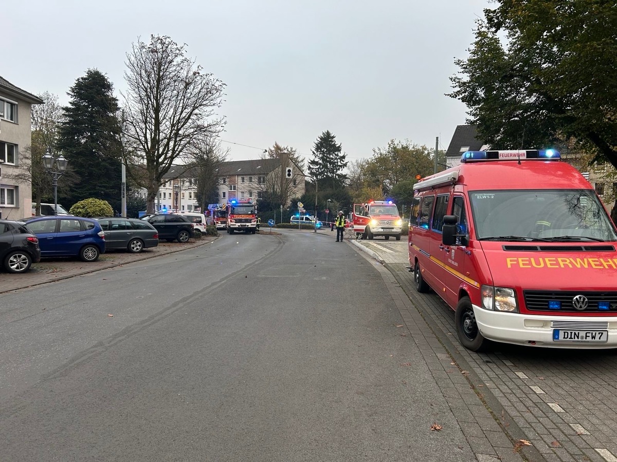 FW Dinslaken: Gasaustritt in Wohngebäude beschäftigt die Feuerwehr