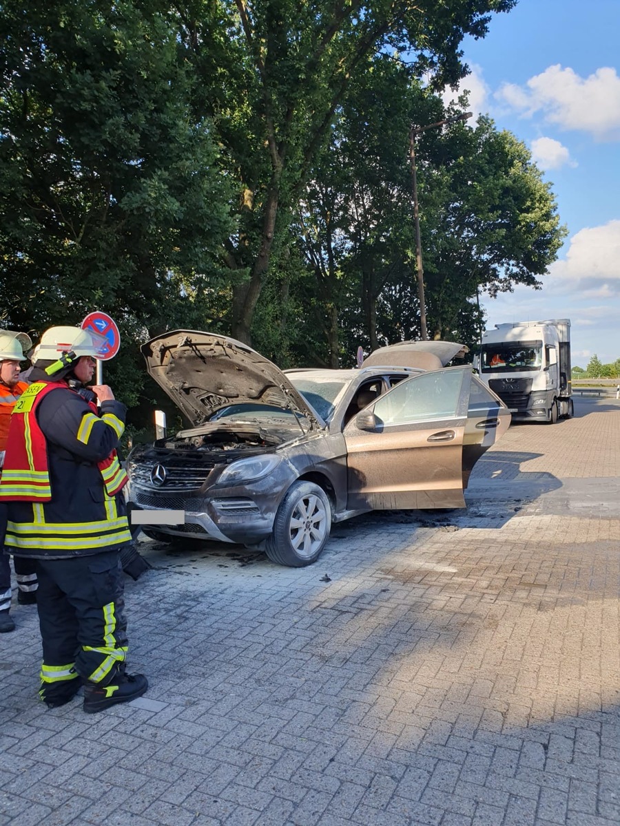 FW-ROW: Fahrzeug gerät in Brand