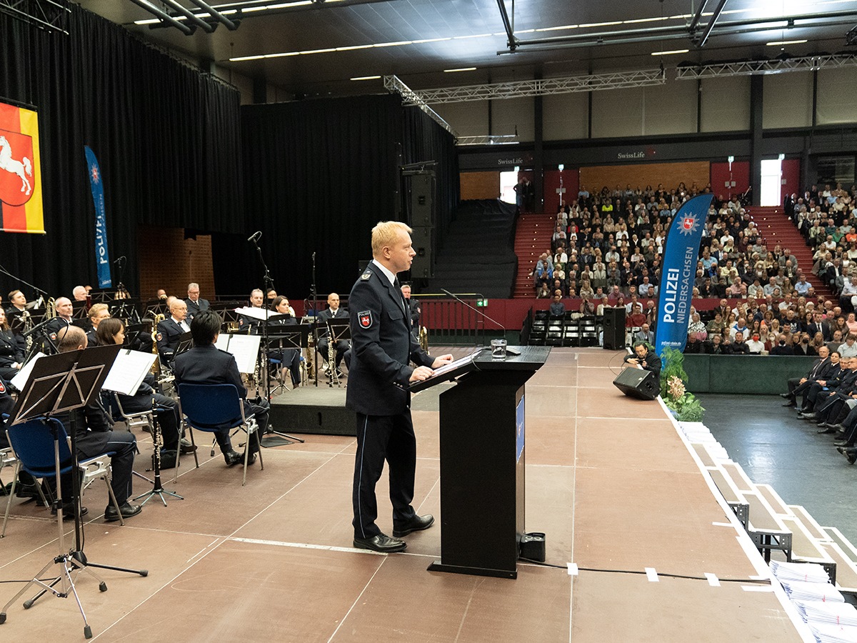 POL-AK NI: Polizeiakademie Niedersachsen verleiht &quot;Bachelor of Arts&quot;- Urkunden an angehende Polizeikommissarinnen und Polizeikommissare