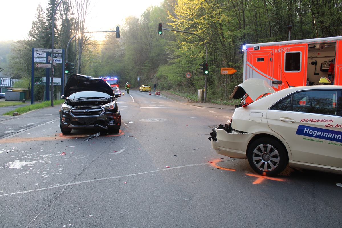 POL-RBK: Bergisch Gladbach - Auffahrunfall mit vier Verletzten