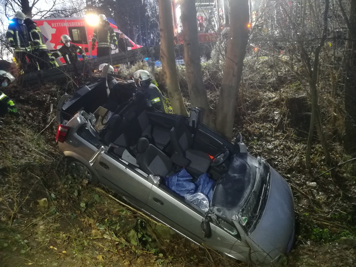 FW-EN: Wetter - Verkehrsunfall am frühen Nikolausmorgen