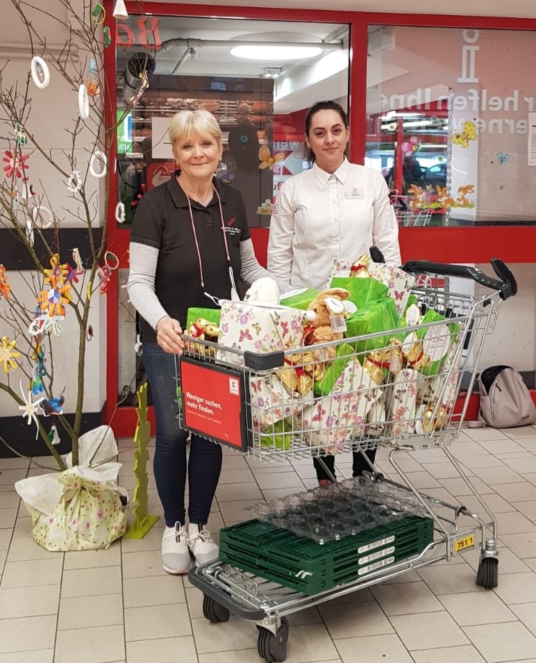 Ostergeschenke für krebskranke Kinder im Kaufland Ulm