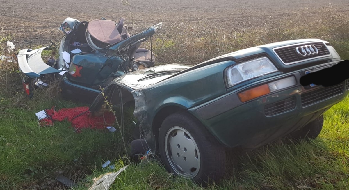 POL-RE: Schwerer Verkehrsunfall in Oer-Erkenschwick
Pkw in zwei Teile zerrissen