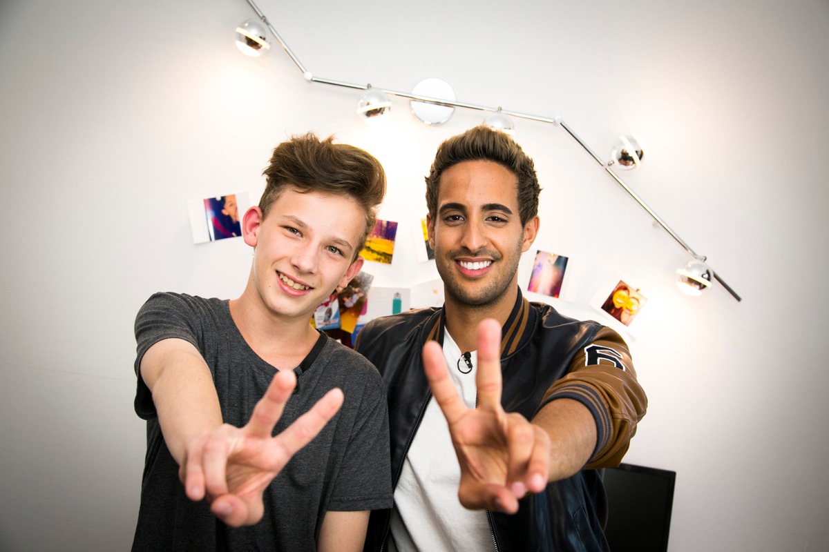 YouTube-Star im Kinderzimmer: Sami Slimani überrascht &quot;The Voice Kids&quot;-Talent Robin (13)