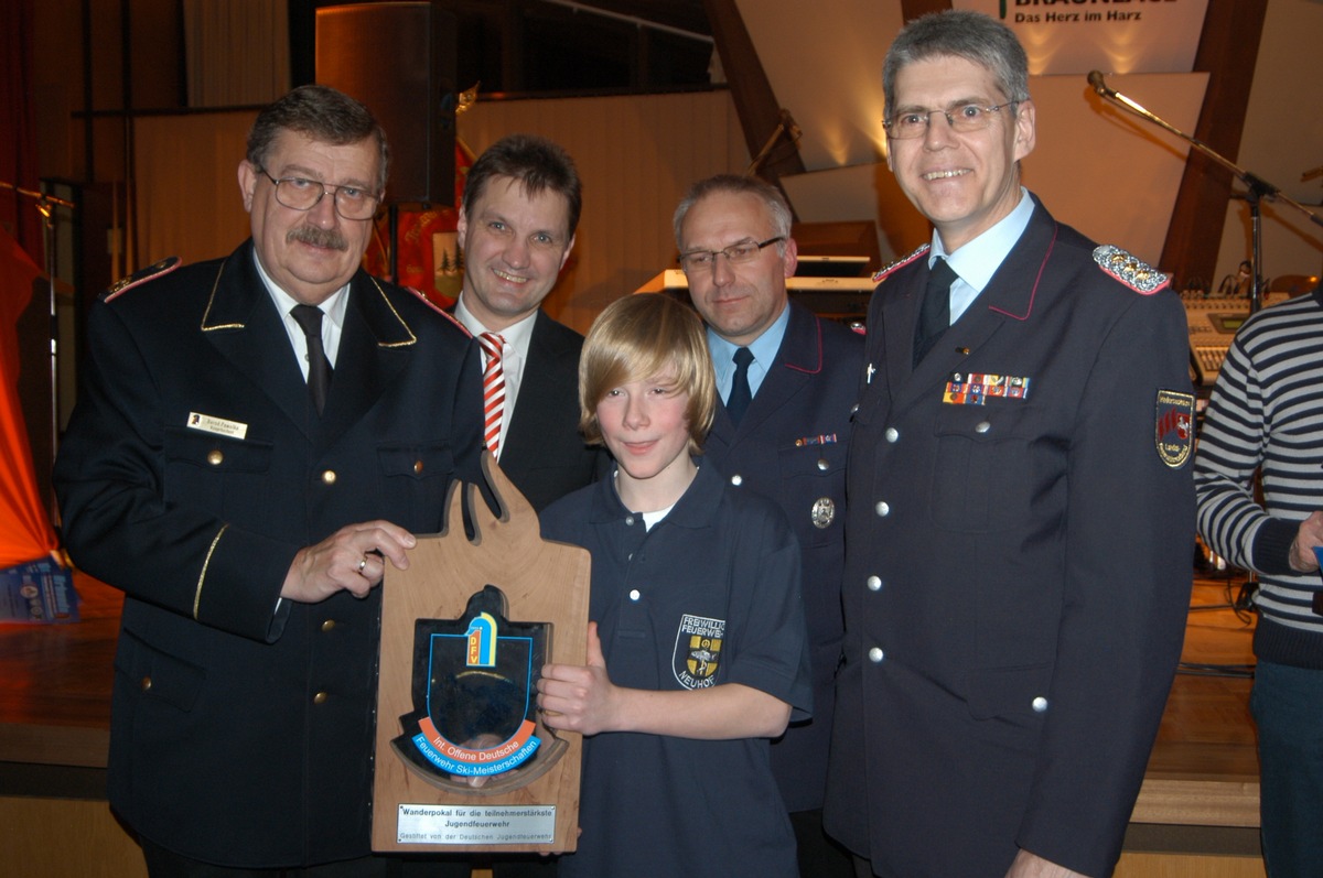 Skimeisterschaften tolle Werbung für Feuerwehrsport / DFV-Vizepräsident Pawelke dankt Organisatoren / Feier mit Brockenhexen