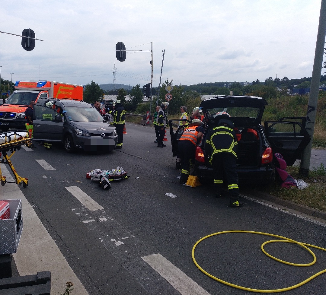 FW-EN: Wetter - Unterstützung Rettungsdienst und Verkehrsunfall