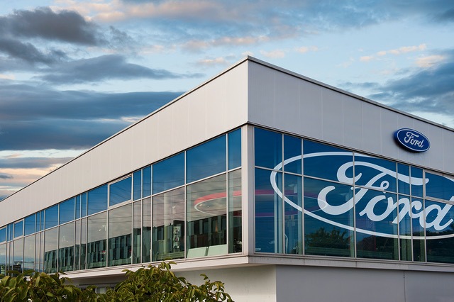 FORD SUISSE OFFRE À SES CLIENTS DE NE RIEN PAYER PENDANT 6 MOIS AVEC L&#039;ACTION &quot; ROULER MAINTENANT - PAYER PLUS TARD &quot;