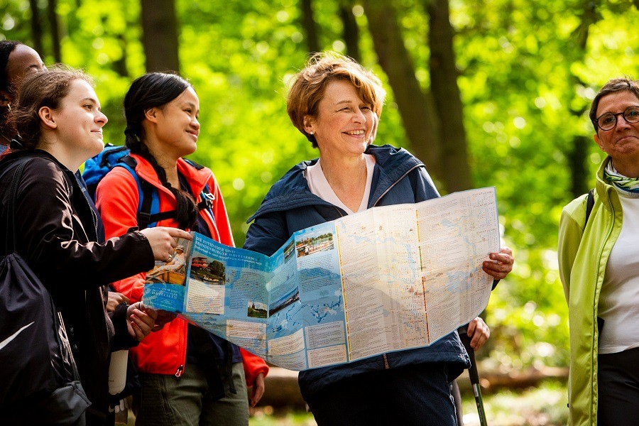 WALK4UNICEF: Elke Büdenbender startet bundesweite Wanderaktion