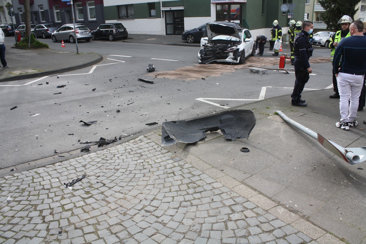 POL-HA: Unfall mit zwei Verletzten in Wehringhausen