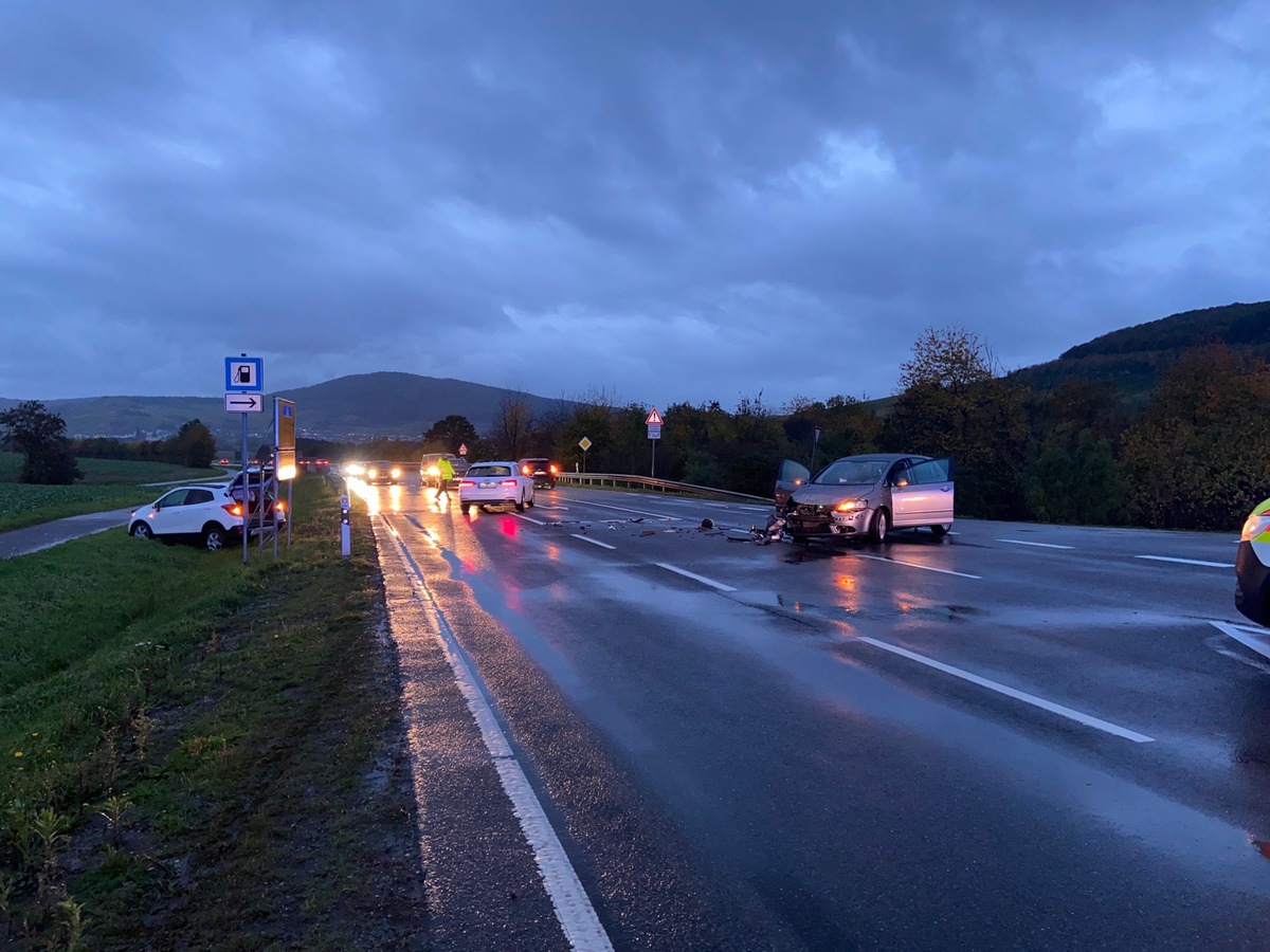 POL-PDWIL: Verkehrsunfall durch Vorfahrtsverletzung- drei Leichtverletzte