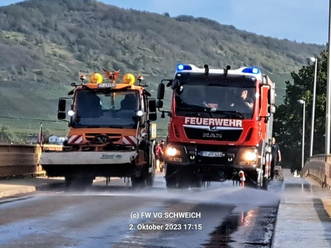 POL-PDTR: Ungewöhnlicher Verkehrsunfall verursacht großen Stau