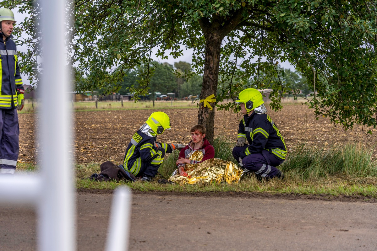 FW Flotwedel: Feuerwehr und Rettungsdienst proben gemeinsam den Ernstfall / Drei Verletzte nach Verkehrsunfall